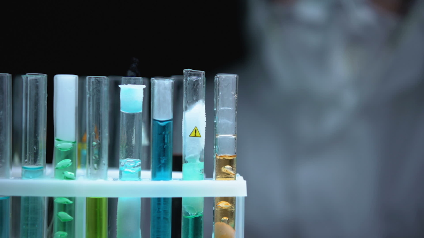 Химия пробирки без фона. Головоломка уровень 307. Пробирки без фона. Я от скуки смешал две пробирки. Пробирка с голубой жидкостью.