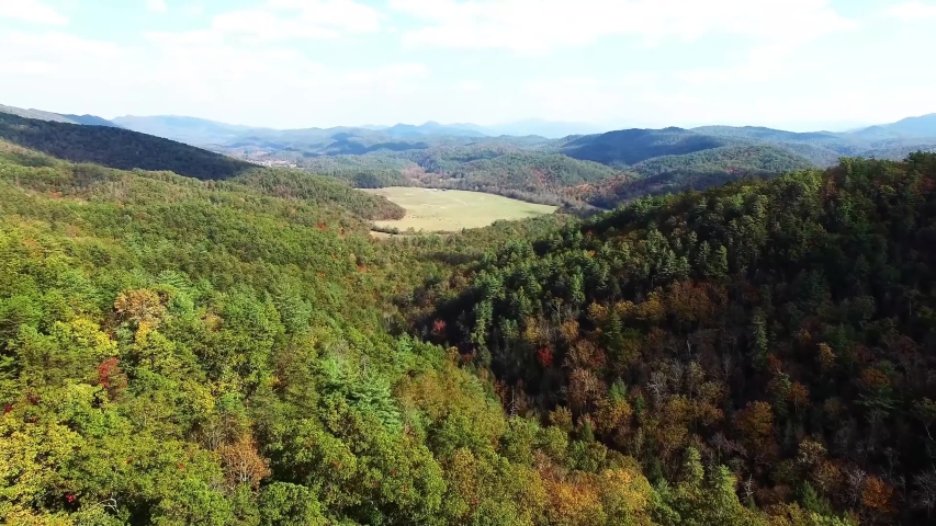 Smoky Mountains/Tennesse  09/15/2019 video from Smoky Mountains,taken by drone camera,in this video we can watch the autumn leaves in the Mountain