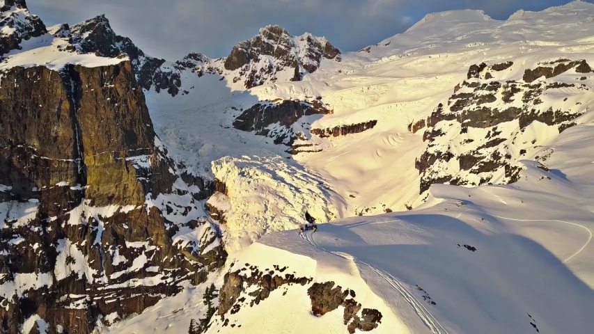 North Cascades National Park/Washington  09/19/2019 video from North Cascades National Park,taken by drone camera,in this video we can watch the snowy mountain in North Cascades National Park
