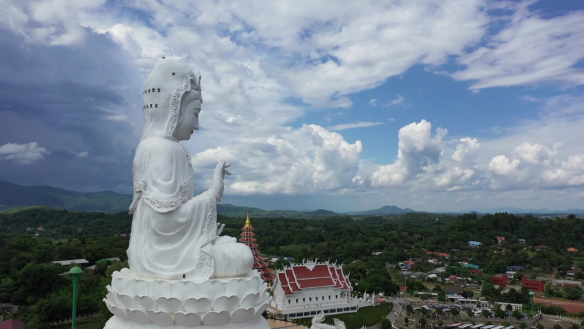 Звук на горе big Buddha в Тайланде