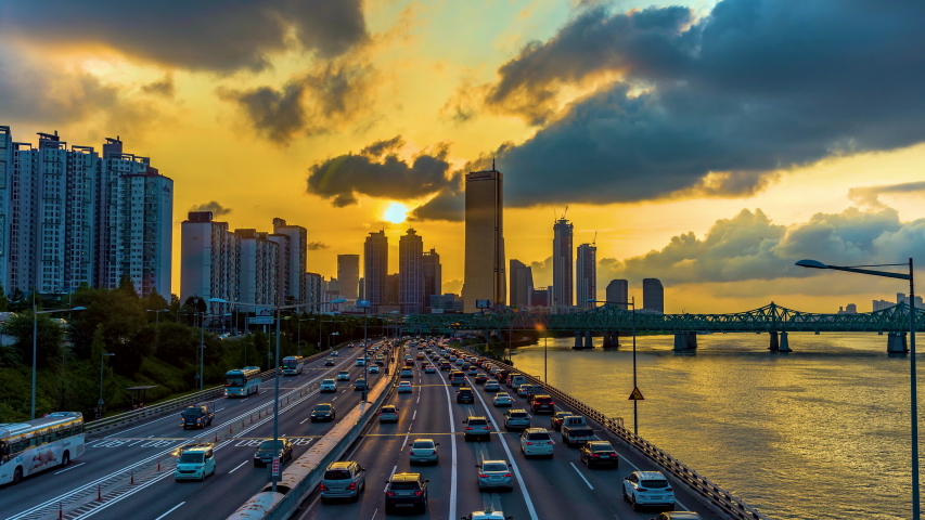 4K Timelapse Sunset 63 building at Seoul city and Han river,Downtown skyline in Seoul, South Korea.