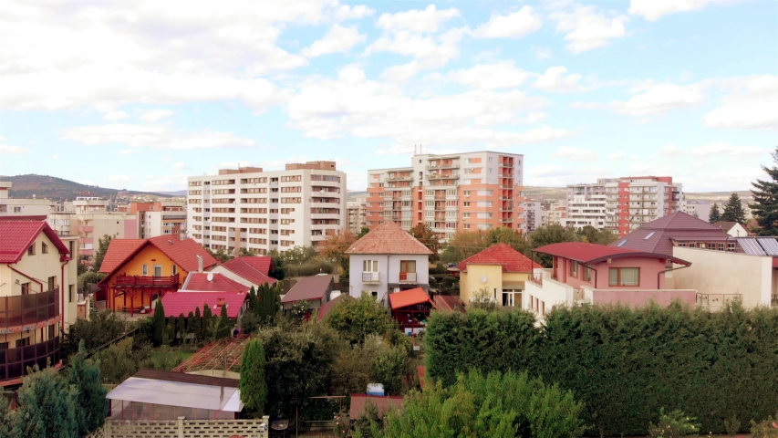 Cluj Napoca Buildings and nature Aerial View, Romania
Drone Footage over Cluj Napoca Buildings and nature, Romania
