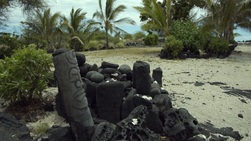 Hawaii statue symbol beach sand tradition historical