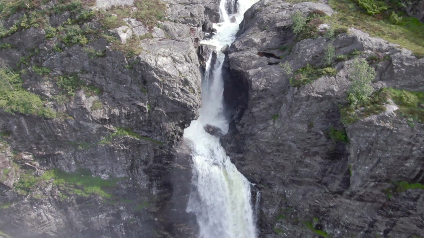 epic sweeping aerial ıcelandic waterfall gufufoss Stok Videosu (%100 Telifs...