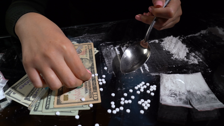 Make a drug from white pills in a spoon