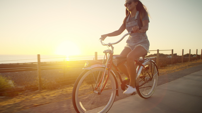Bike riding песня. Bike riding песня. Маунтинбайк бассейн фото. Мотоцикл эстетика. Bike riding песня.