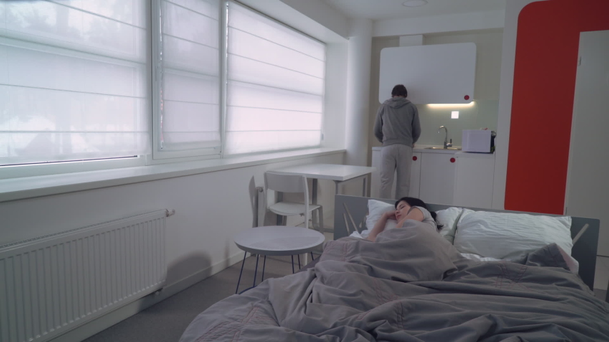 Трейлер 21 and a wakeup