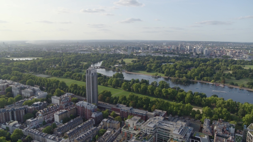 Sweeping aerial establishing shot of London featuring Hyde Park Royalty-Free Stock Footage #1038697202