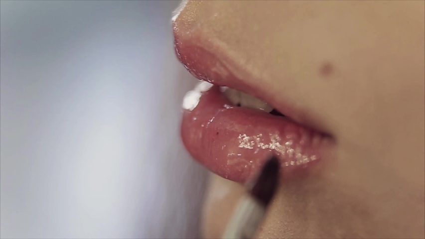 Licking his lips. Licking his lips. Облизывание губ. Licking his lips. Сочные губы.