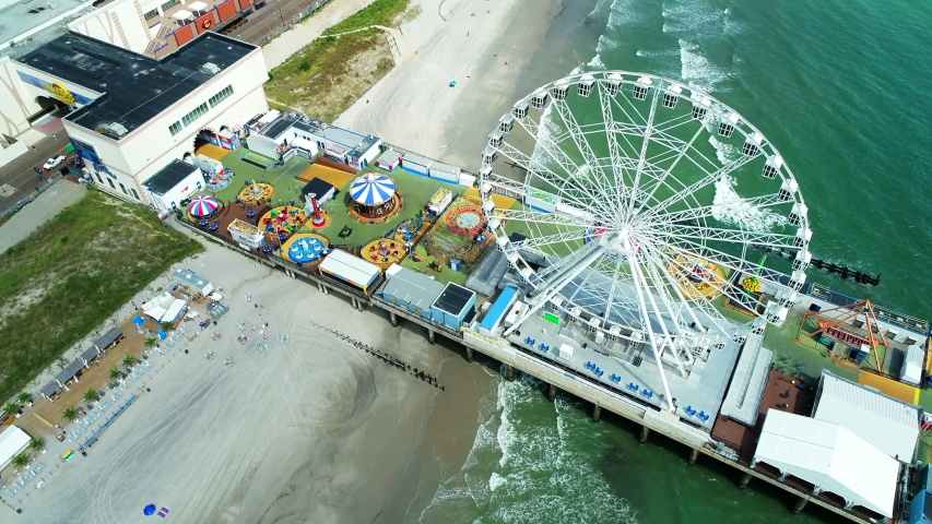 USA. NEW JERSEY. ATLANTIC CITY. OCTOBER 2019: AERIAL VIEW OF ATLANTIC CITY BOARDWALK AND STEEL PIER.
