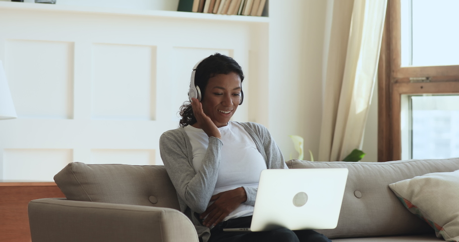 Living live chat young Chat Live