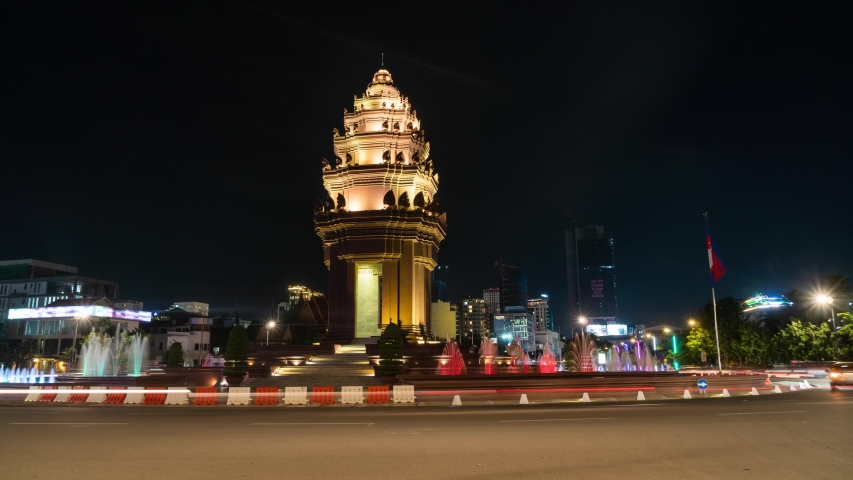 Time-lapse, Independence Monument. Nighttime traffic with motion blur.