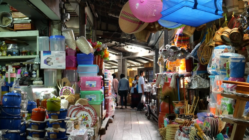 souvenir shop definition
