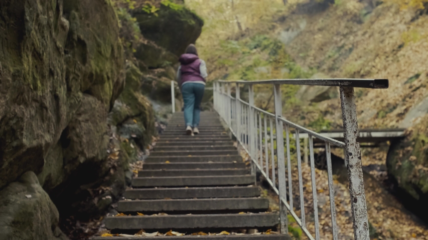 a girl walks in the Park on the step