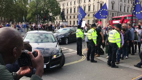 London, UK. Sept 25 2019. Protesters and photographers waiting for Boris Johnson to be driven into the House of Parliament. Anti Brexit protesters shout 'Liar Liar' as MPs are driven through the gates