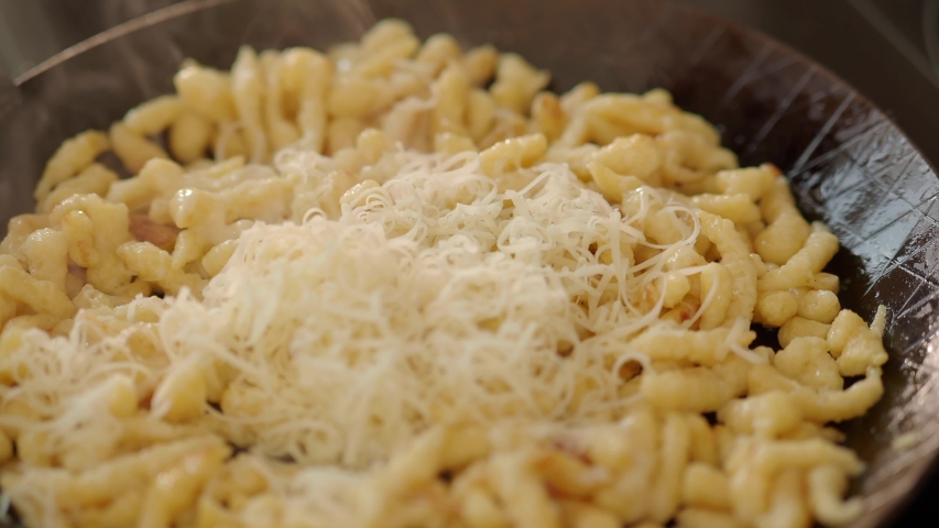 Close Up cooking, blending Cheese whit Talharim.
