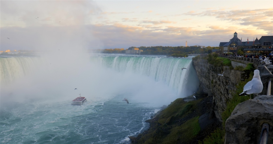  Horseshoe Bend Niagara Waterfall  at sunrise from Canadian Side