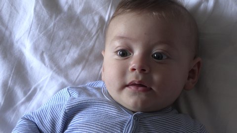 Mother Breastfeeding Baby At Home の動画素材 ロイヤリティフリー Shutterstock