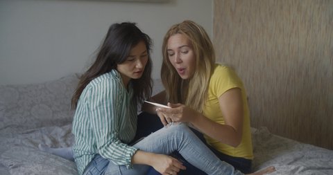Young Lesbian Webcam