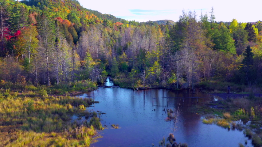 Unbeatable Autumn Scenery, Forests and Cliffs of Michigan