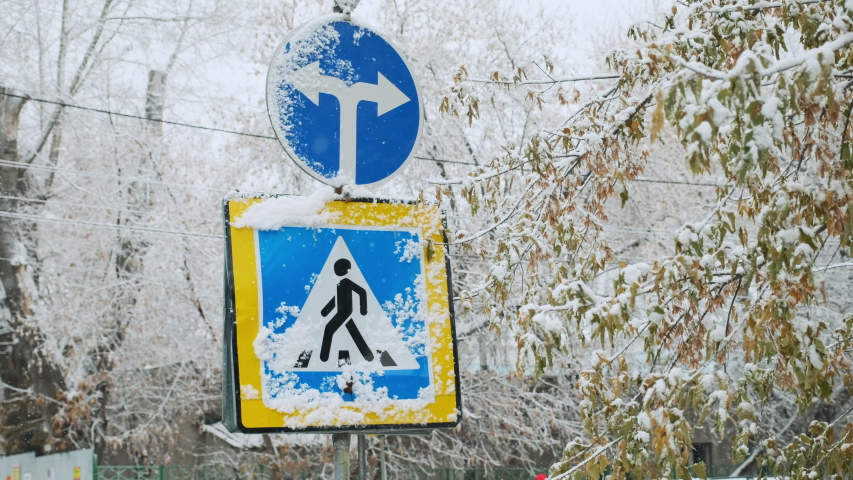 Vertical signage of crosswalk over cloudy sky, road sign pedestrian ...