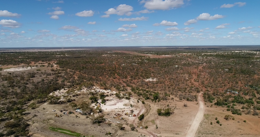 Arid climate around Ligthning ridge and dry Australian outback with red soil – black opal fields. Aerial flying and landing.
