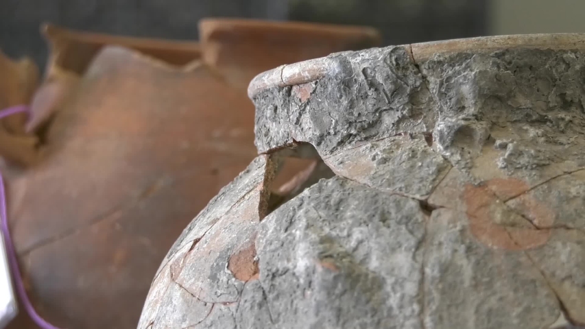 Excavation findings old objects for restoration