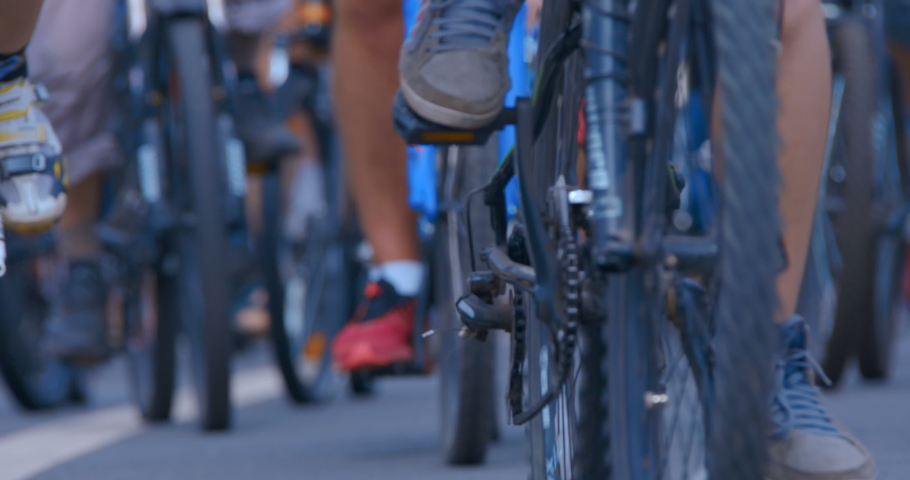 Many cyclists ride slowly among themselves, getting ready to start