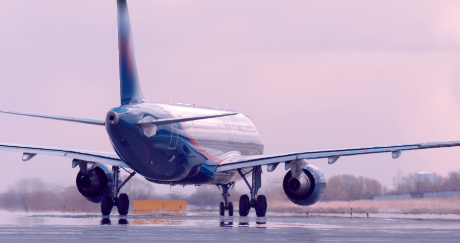 The aircraft move to the runway, a stream of hot air escapes from the turbines