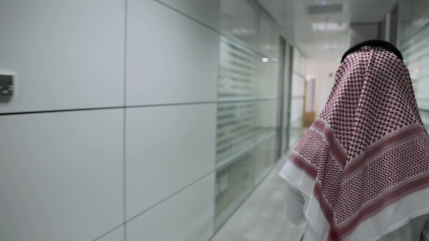 saudi man walking in a business place  Royalty-Free Stock Footage #1041911953