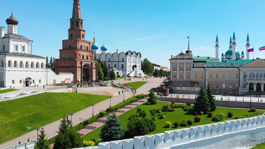 Казань расположен. Казань музей заповедник Казанский Кремль. Территория Казанского Кремля. Территория Кремля Казань. Экскурсия по территории музея-заповедника Казанский Кремль.