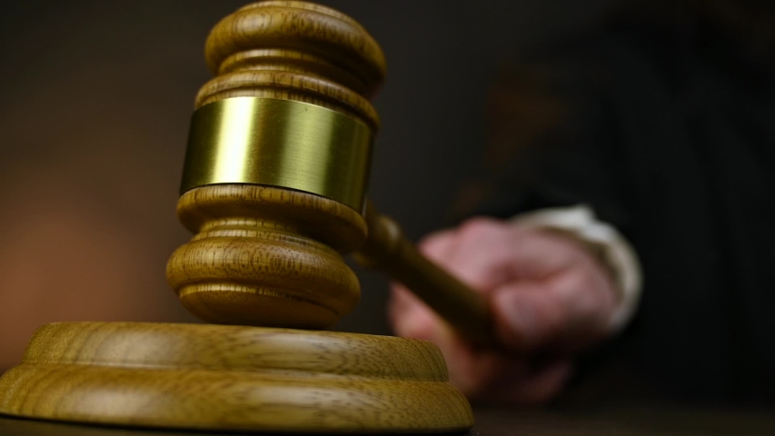 judge hits hammer in courtroom