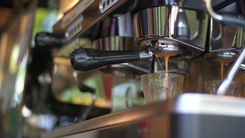 Fail splash liquid brewing espresso by coffee blending machine using modified bottomless portafilter