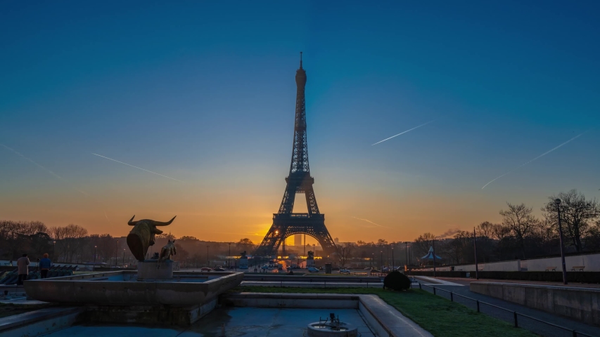 4K timelapse of Paris at sunrise with the Eiffel Tower at the Trocadero gardens.