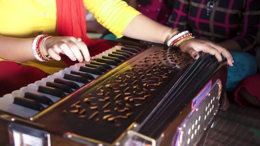 Unrecognizable married Indian woman playing music with harmonium, close up shot of hands, slow dolly shot Royalty-Free Stock Footage #1042417453