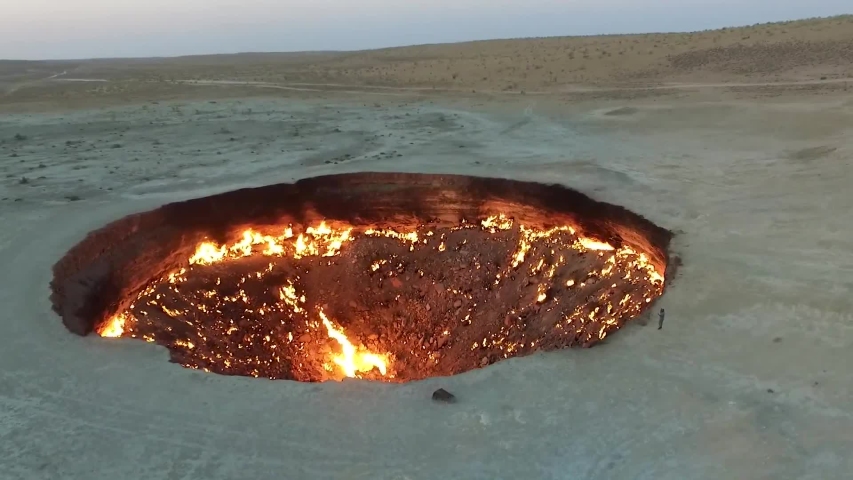 DERWEZE, TURKMENISTAN - CIRCA 2010s - Excellent aerial of the Darvaza gas crater Gates Of Hell fire pit in Derweze, Turkmenistan. Royalty-Free Stock Footage #1042499935