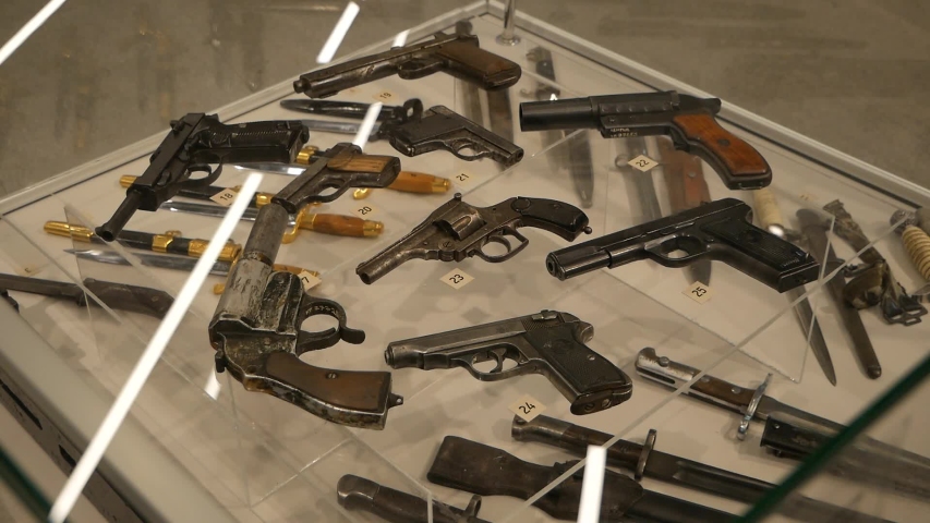old pistols and revolvers, historical weapons