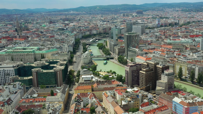 Sunny Day Flight Over Vienna」の動画素材(ロイヤリティフリー ...