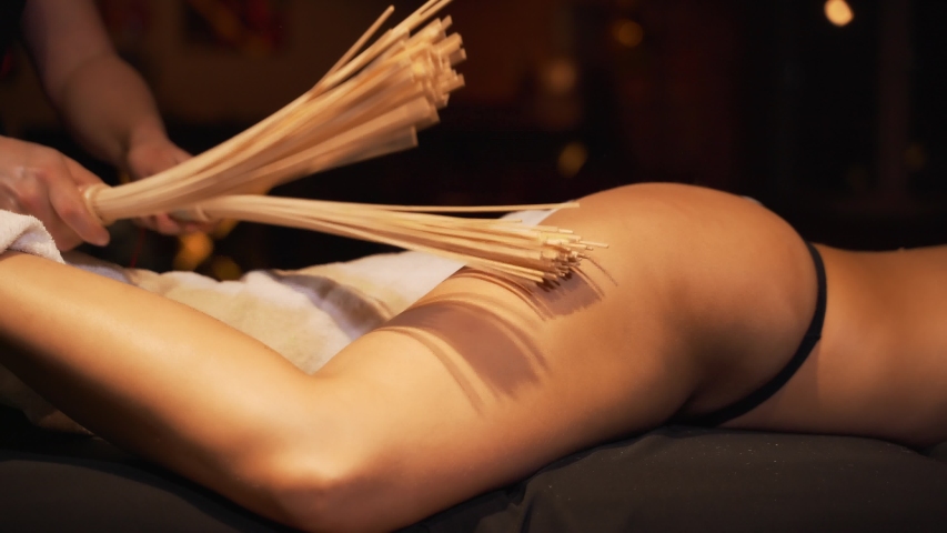 Массажный бамбуковый. Массаж бамбуковыми палочками. Самурайский массаж. Антицеллюлитный массаж бамбуковыми палочками. Креольский массаж бамбуковыми палочками.