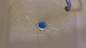 Video of rusty water pouring into the bath
