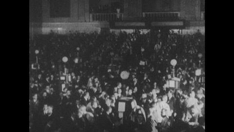 1920s: UNITED STATES: Stocks Crash 10 Billions newspaper headlines. Economy and stock crash in Wall Street in 1929.