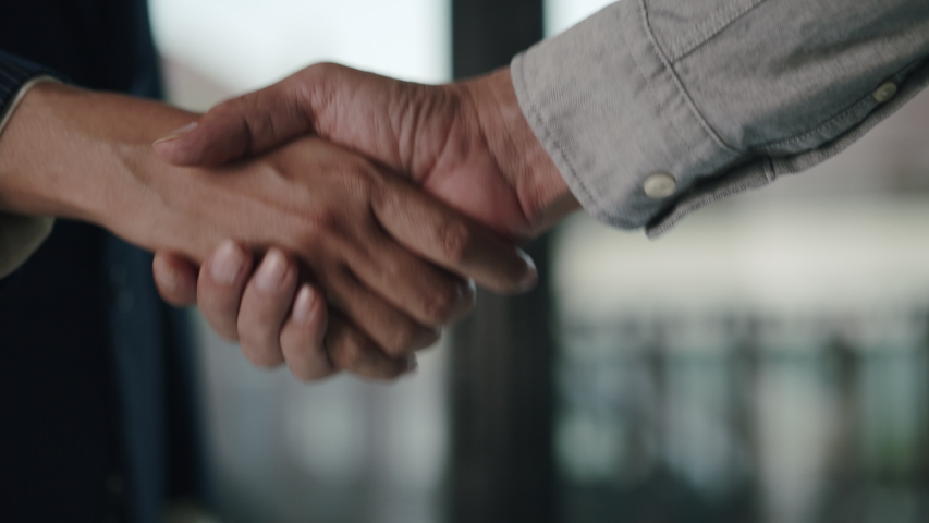 Close up. Hand of two Asian business people gathered to handshake agree to a deal or say hello in the office Royalty-Free Stock Footage #1042861630