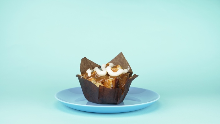 Fashionable food design. onion slice put on a cream cake.