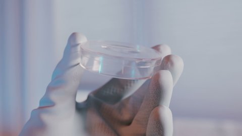 Holding a petri dish for scientific use