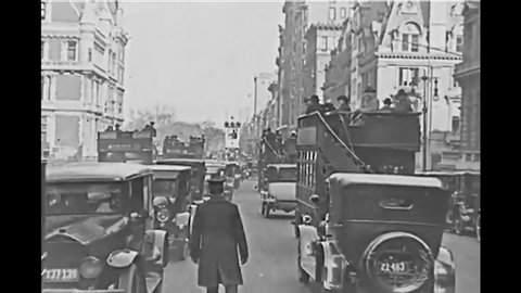 CIRCA 1923 - Excellent historical footage of traffic along Fifth Avenue in New York City.