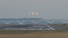 video of plane landing slowly