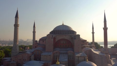 
Aerial view of Istanbul Hagia Sophia Museum. high quality shot of the Hagia Sophia with religious symbol