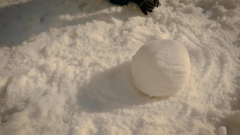 How to make a snowman in the forest of Rascafria, which is located in Madrid, Spain, Europe.