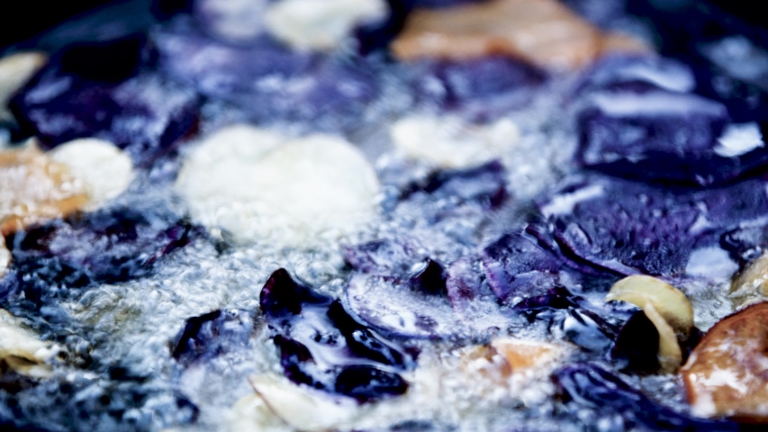 Home made chips from old potatoe types and parsnip in oil and pan