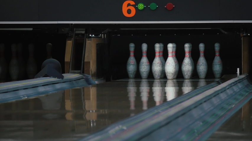 Bowling game. Path. The ball breaks skittles